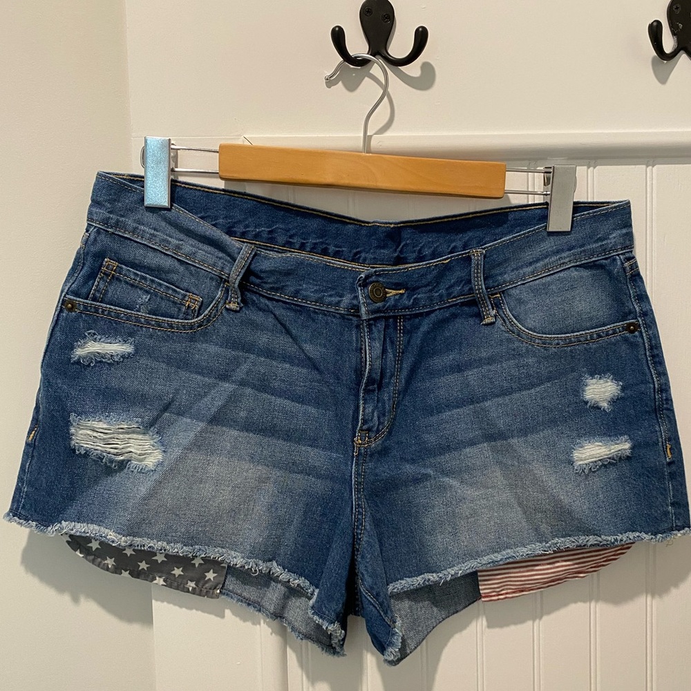 American flag pocket shorts